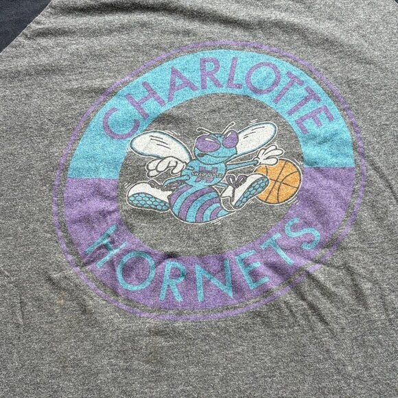 Mitchell & Ness Charlotte Hornets T Shirt Large Raglan 3/4 Sleeve Tee Distressed - Picture 3 of 16
